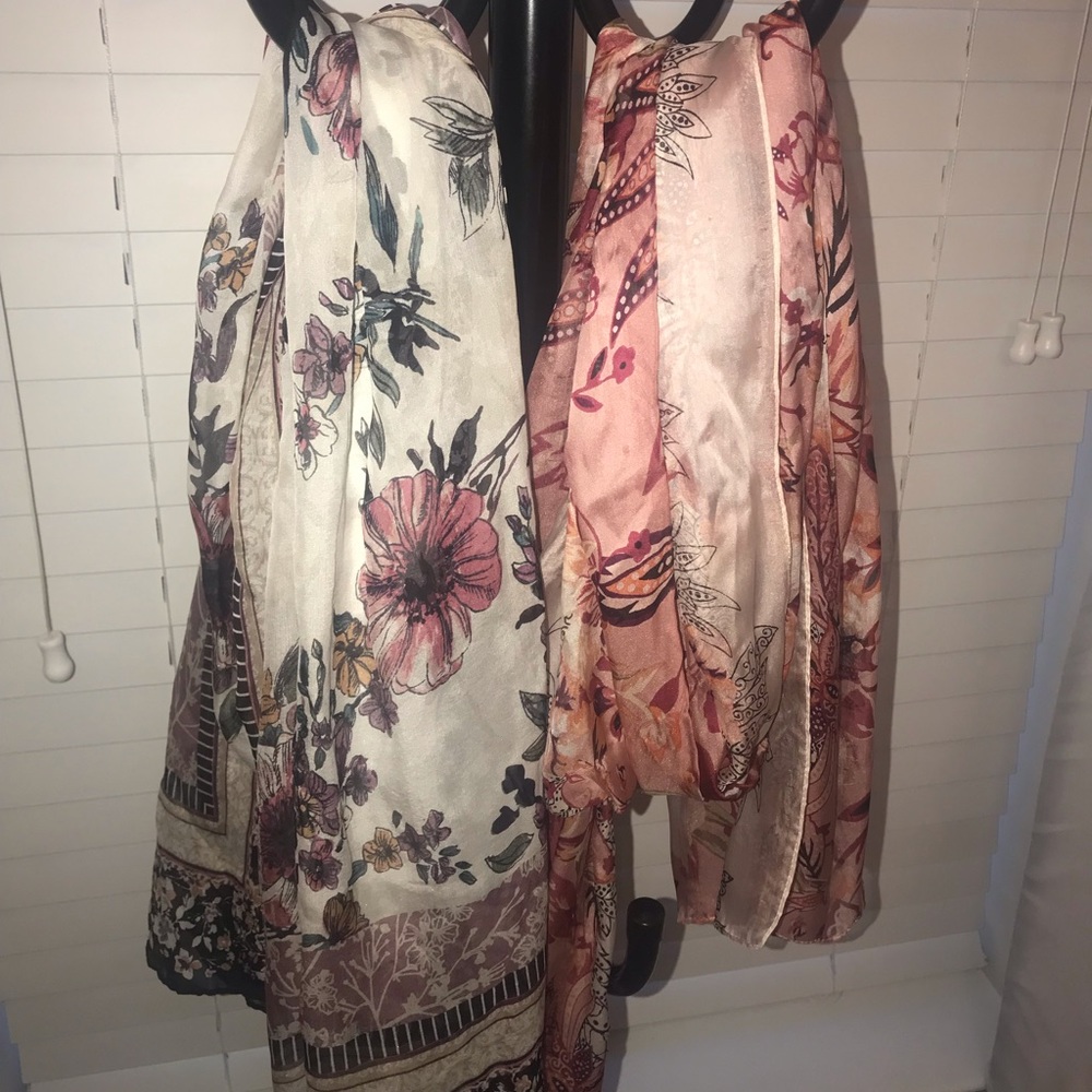 Colored scarves in a very good condition